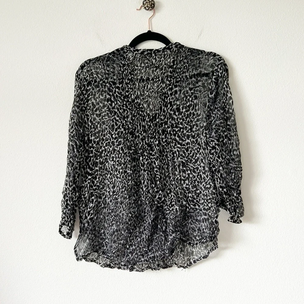 Casual Studio Blouse - Picture 15 of 15